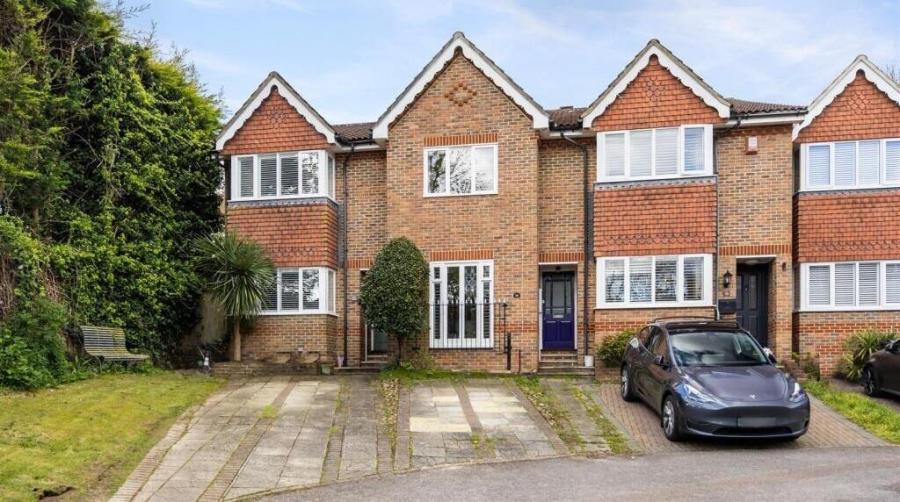 3 bedroom  terraced house for sale
