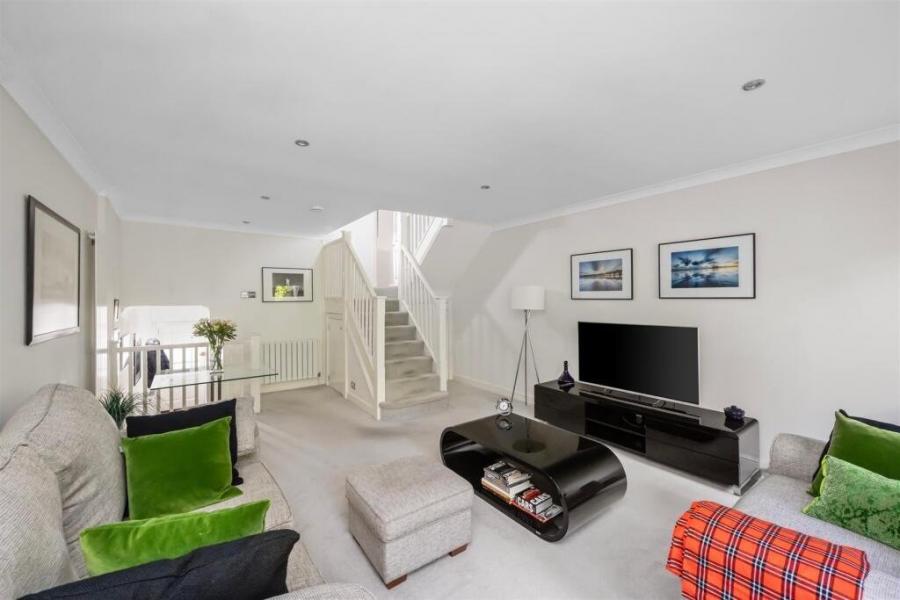 3 bedroom  terraced house for sale