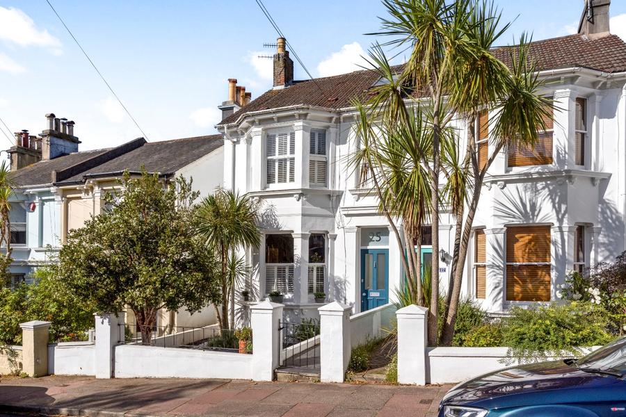 4 bedroom  semi-detached house for sale