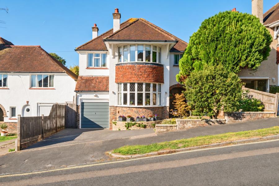 4 bedroom  detached house for sale