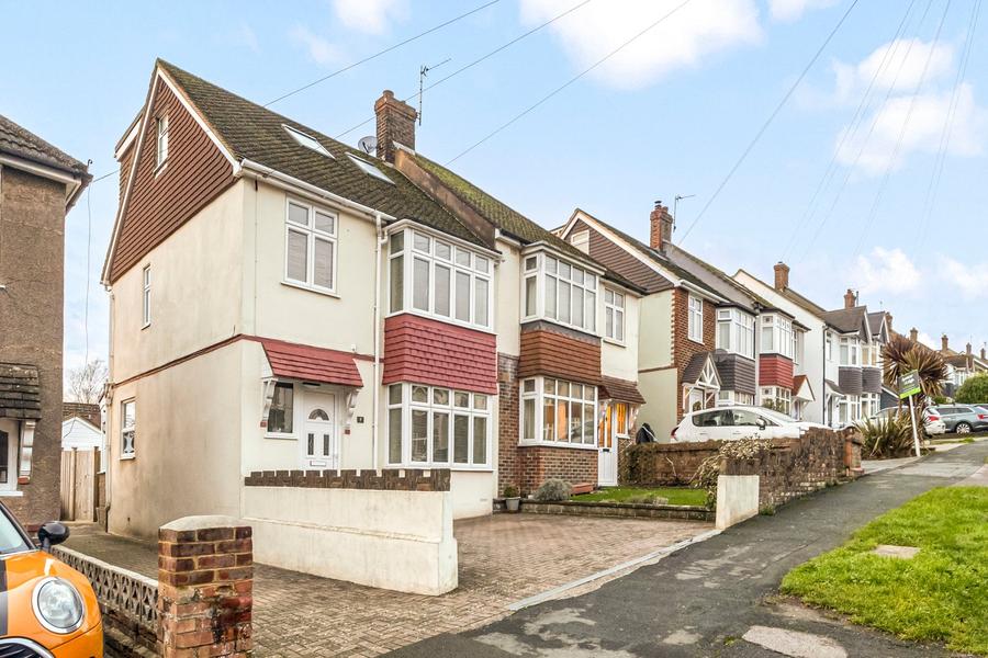 4 bedroom  semi-detached house for sale