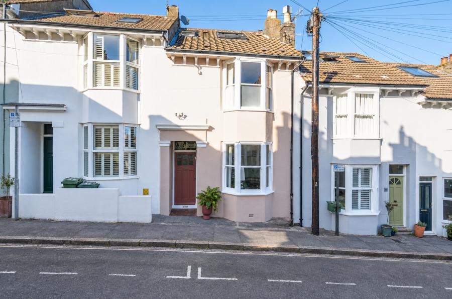 3 bedroom  terraced house for sale