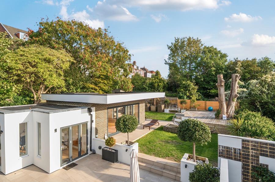 4 bedroom  detached house for sale