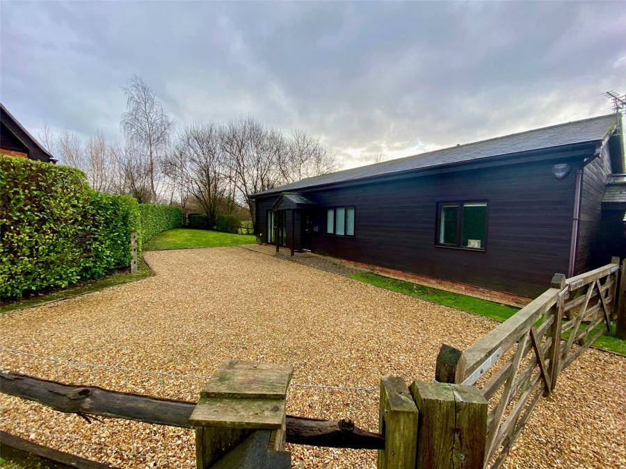 3 bedroom  detached barn conversion to rent