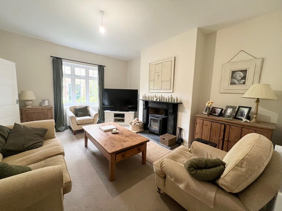 3 bedroom  semi-detached house to rent