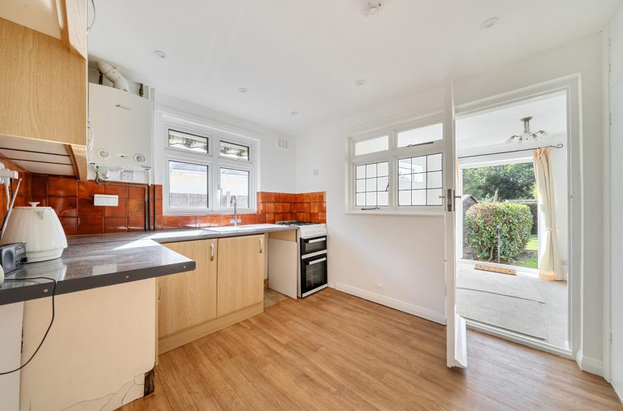 2 bedroom  detached bungalow to rent