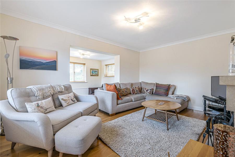 4 bedroom  detached house to rent