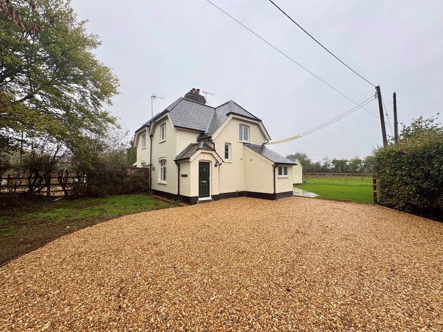 2 bedroom  semi-detached house to rent