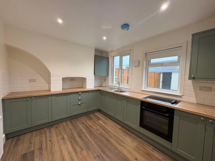 2 bedroom  semi-detached house to rent