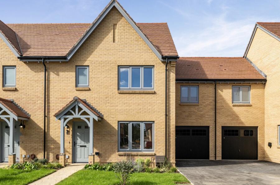 4 bedroom  semi-detached house for sale