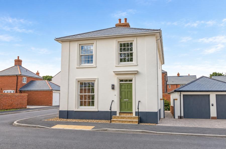 4 bedroom  detached house for sale