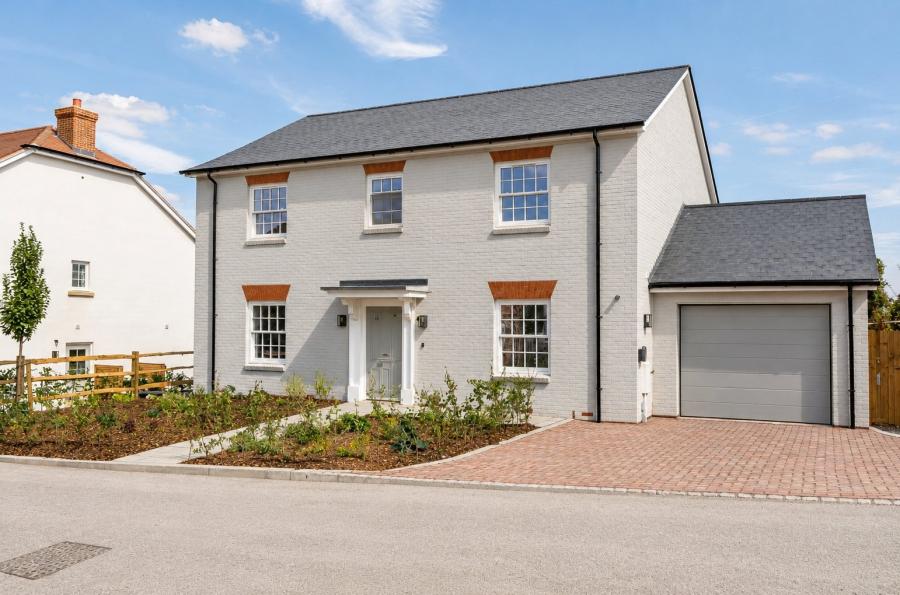 4 bedroom  detached house for sale