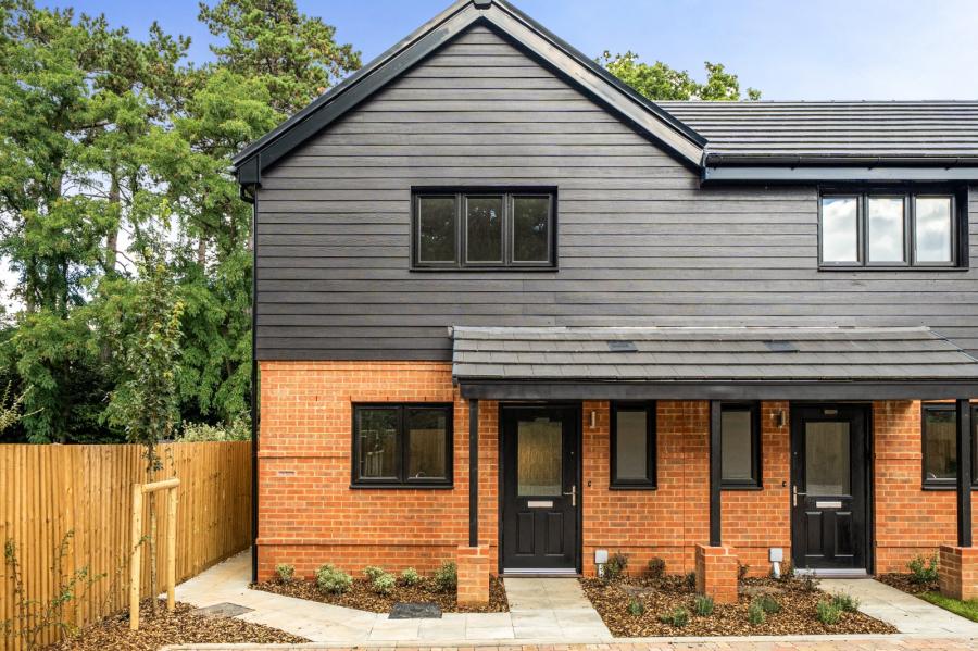 2 bedroom  semi-detached house for sale
