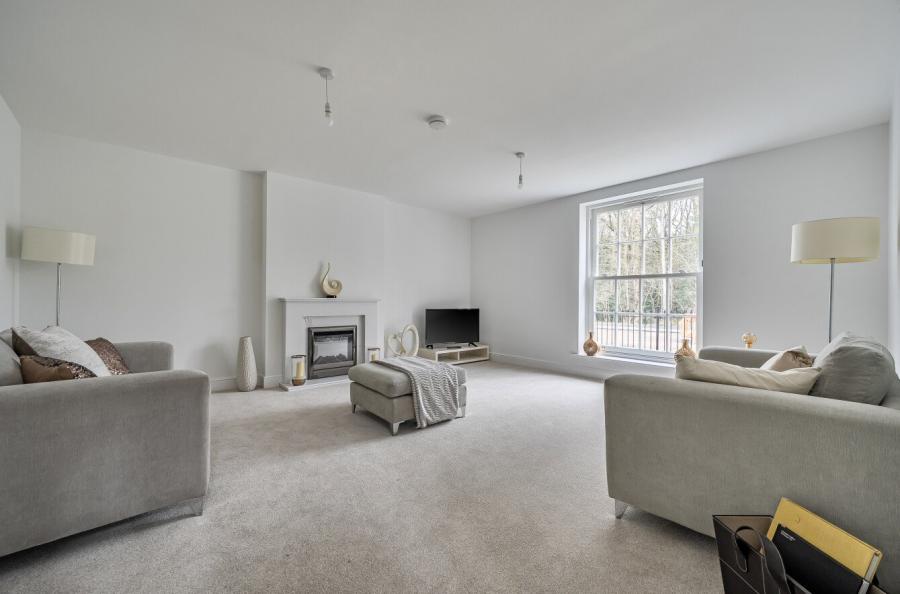 4 bedroom  semi-detached house for sale