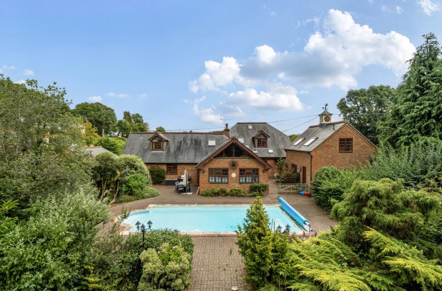 6 bedroom  detached house for sale