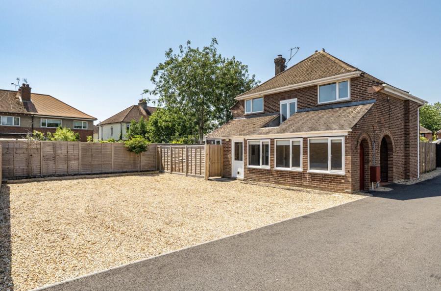 3 bedroom  detached house for sale