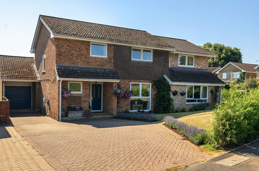 6 bedroom  detached house for sale