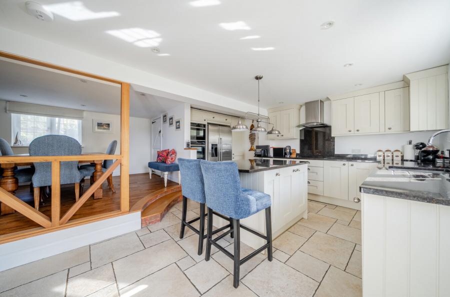 4 bedroom  detached house for sale