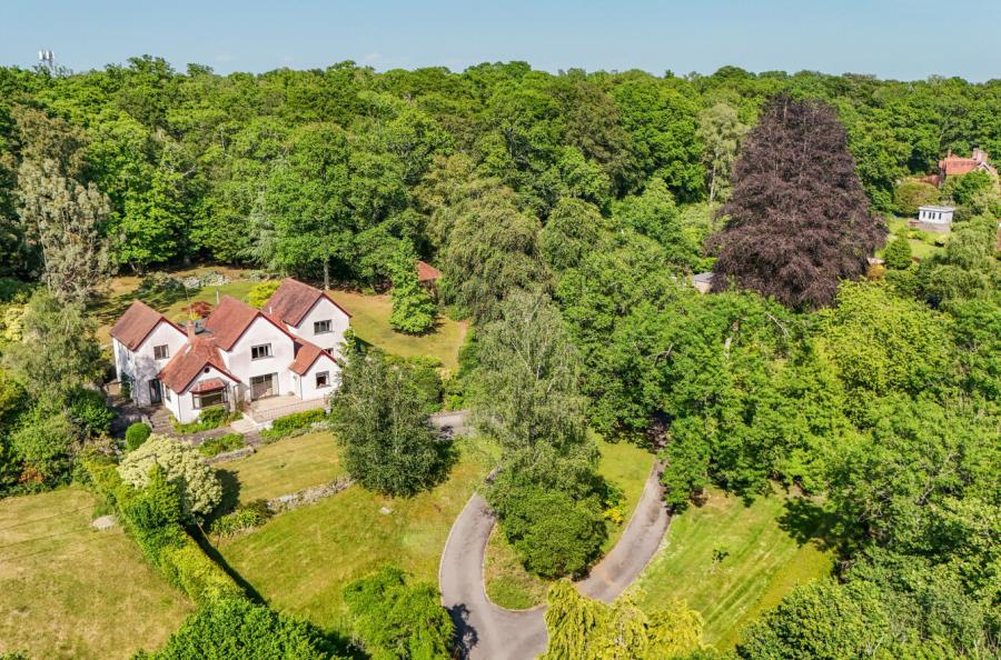 5 bedroom  detached house for sale