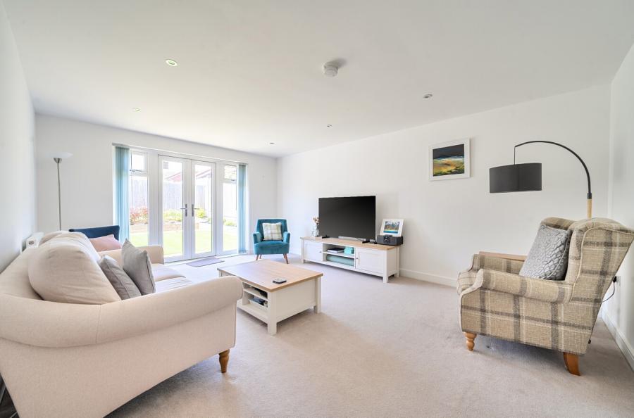5 bedroom  detached house for sale