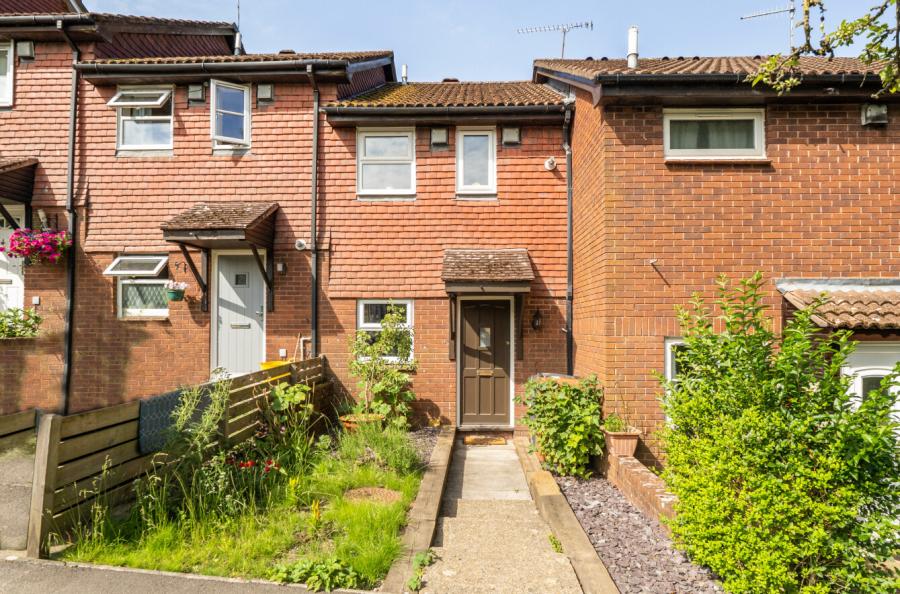2 bedroom  terraced house for sale