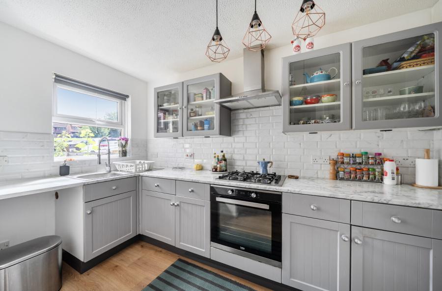 2 bedroom  terraced house for sale