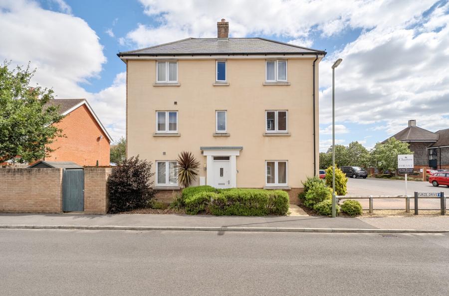 4 bedroom  semi-detached house for sale