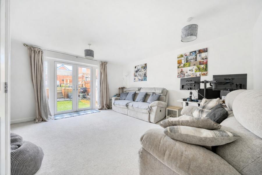 3 bedroom  semi-detached house for sale