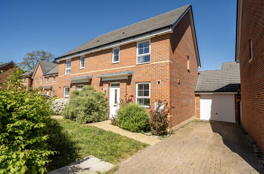 3 bedroom  semi-detached house for sale
