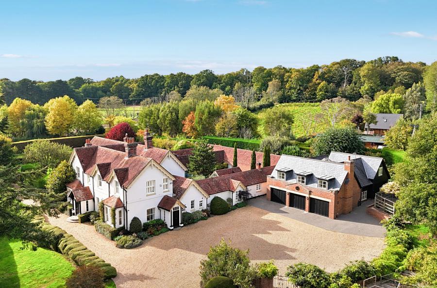 6 bedroom  detached house for sale