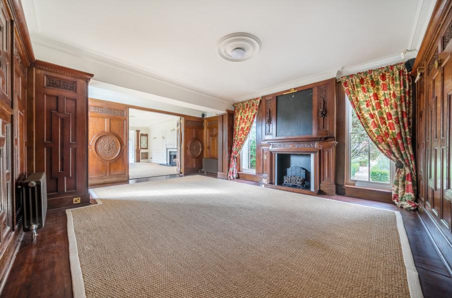 6 bedroom  detached house for sale