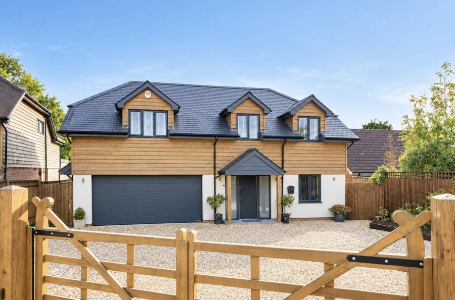 4 bedroom  detached house for sale