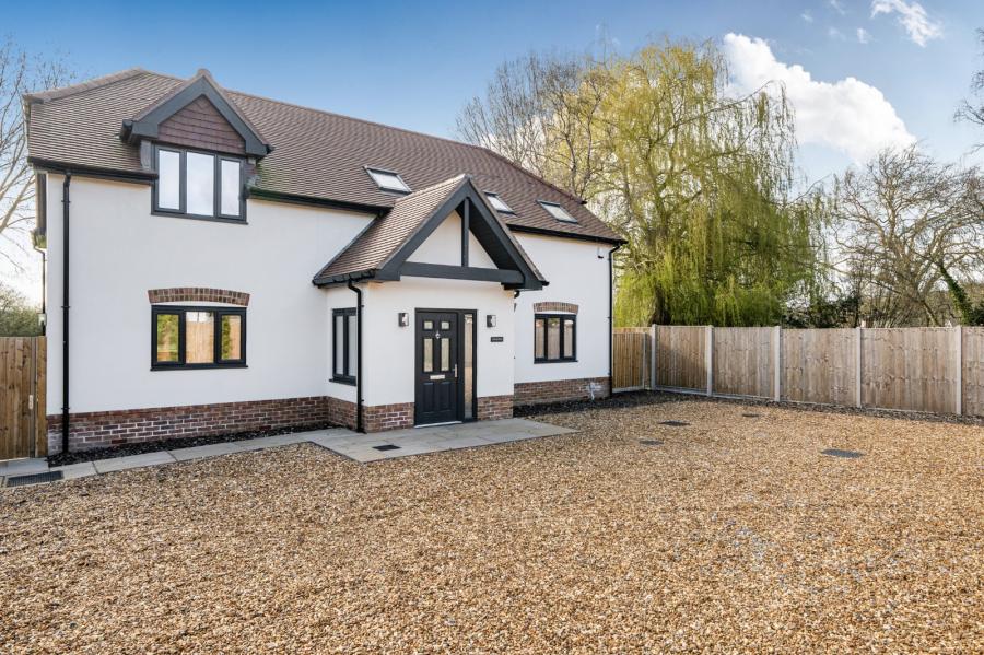 4 bedroom  detached house for sale
