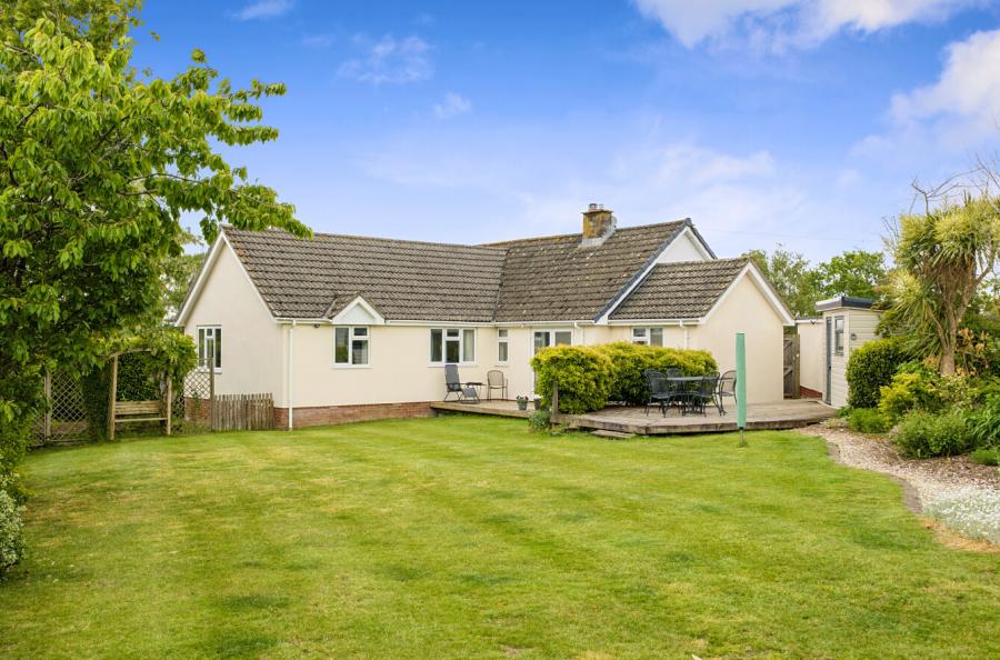 4 bedroom  detached bungalow for sale