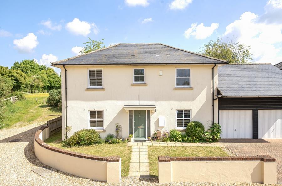 5 bedroom  detached house for sale