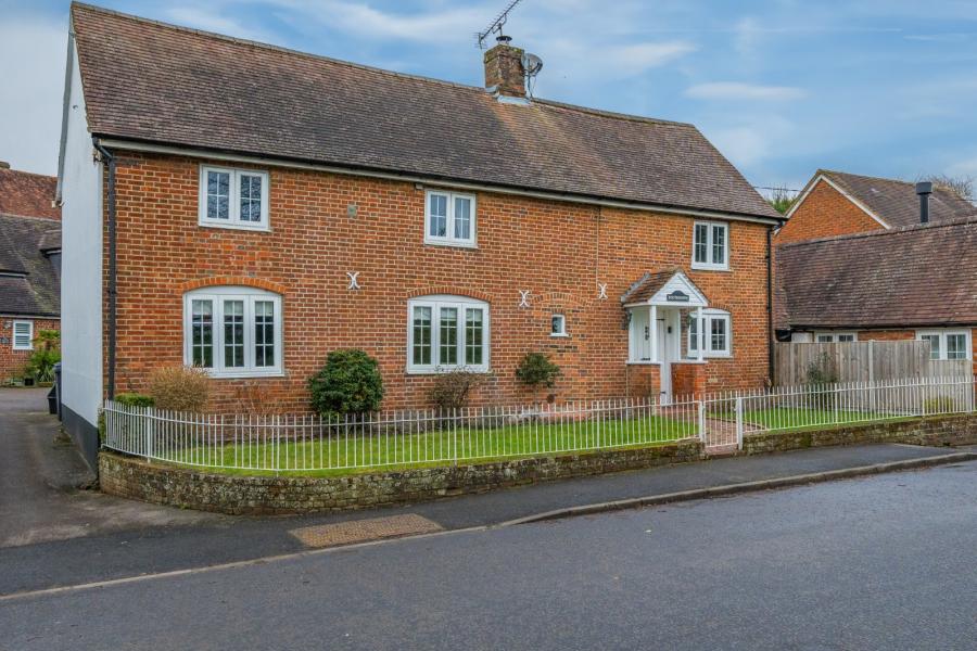 3 bedroom  semi-detached house for sale