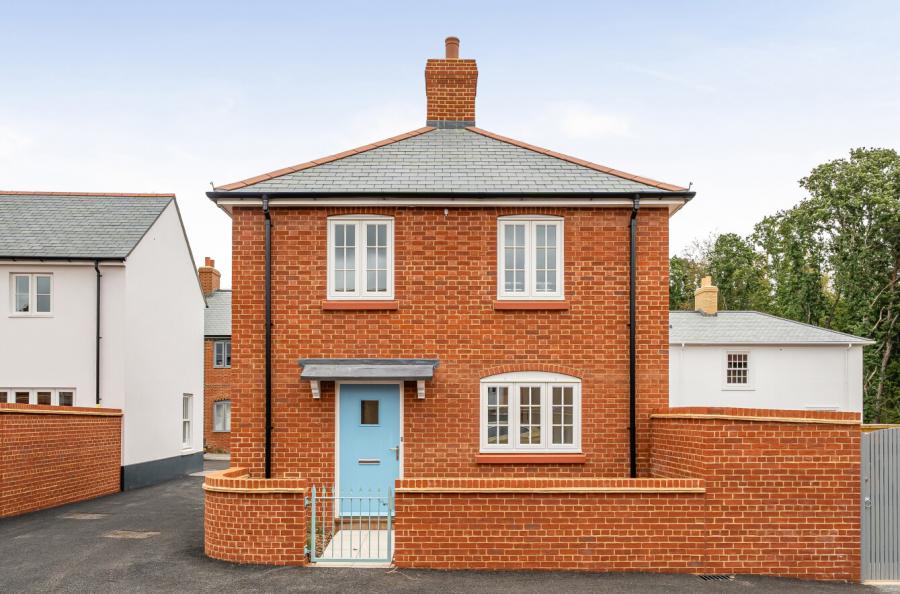 2 bedroom  detached house for sale