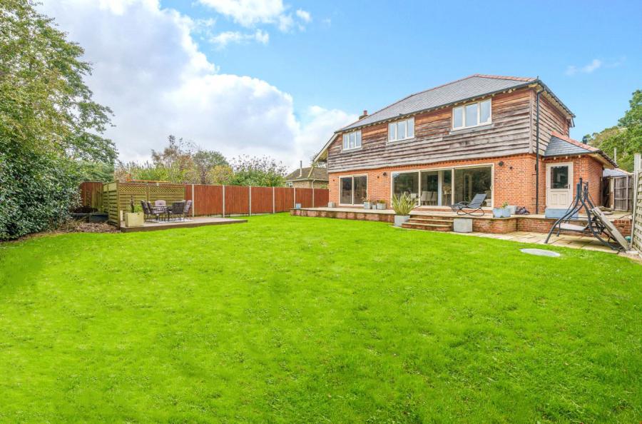 4 bedroom  detached house for sale
