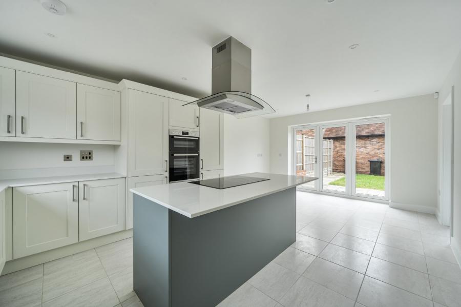 4 bedroom  terraced house for sale