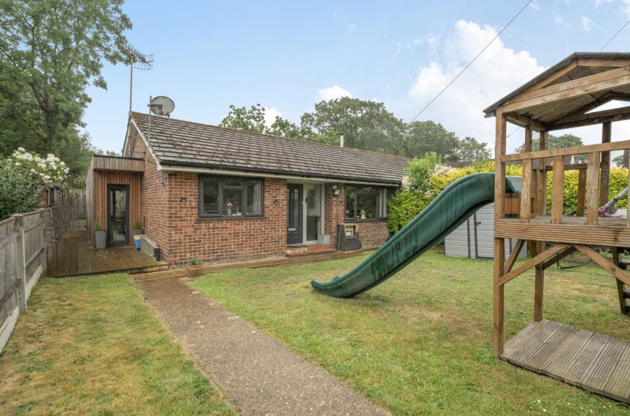 4 bedroom  semi-detached bungalow for sale