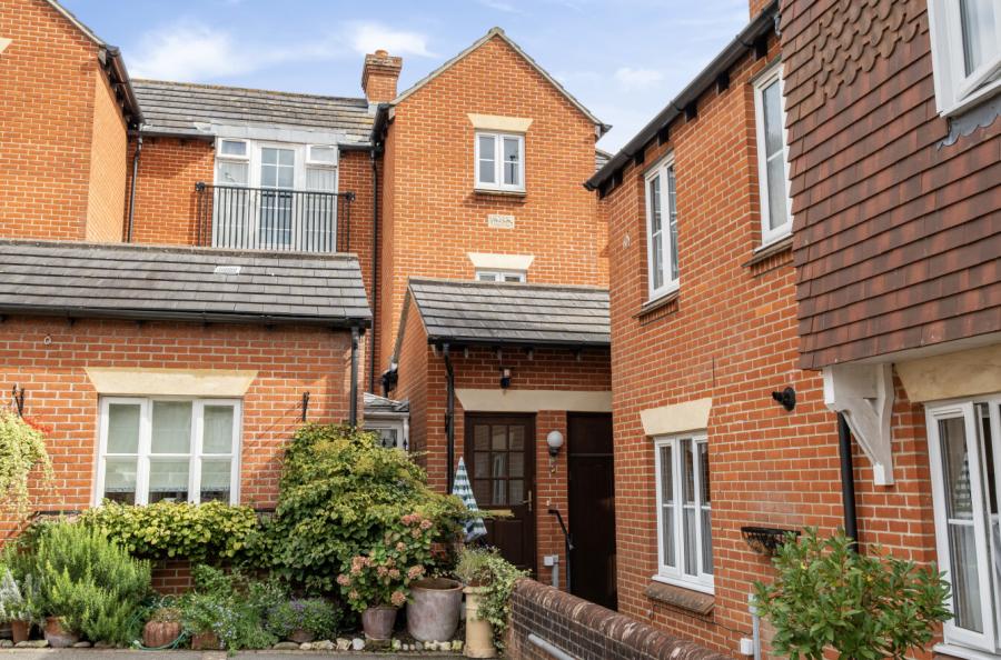 3 bedroom  terraced house for sale
