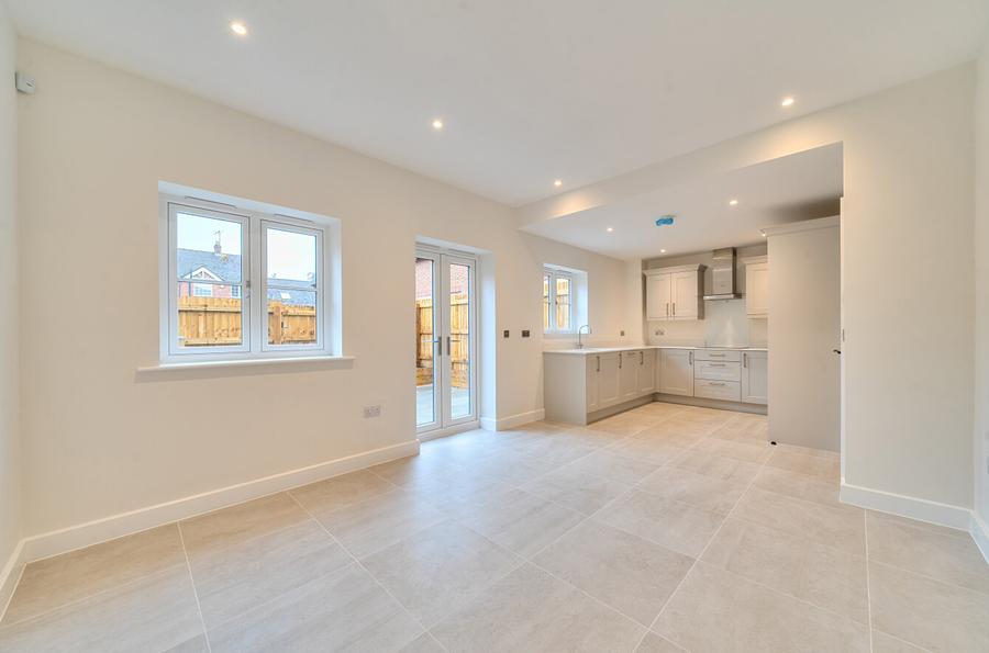 2 bedroom maisonette for sale