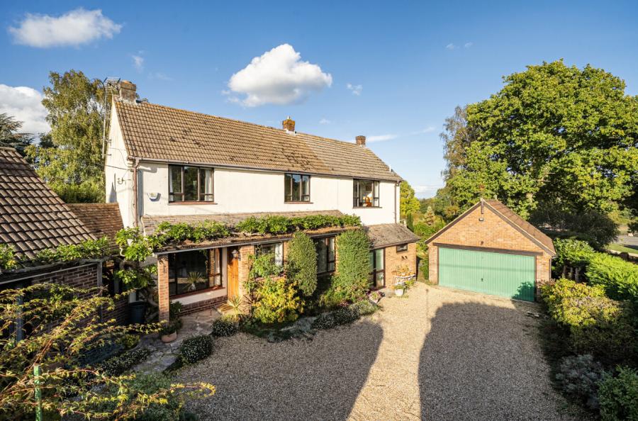 4 bedroom  detached house for sale