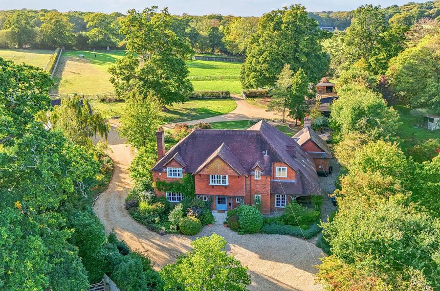 5 bedroom  detached house for sale