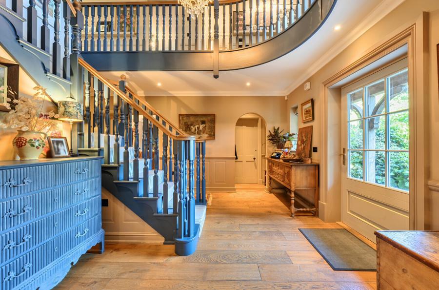 5 bedroom  detached house for sale