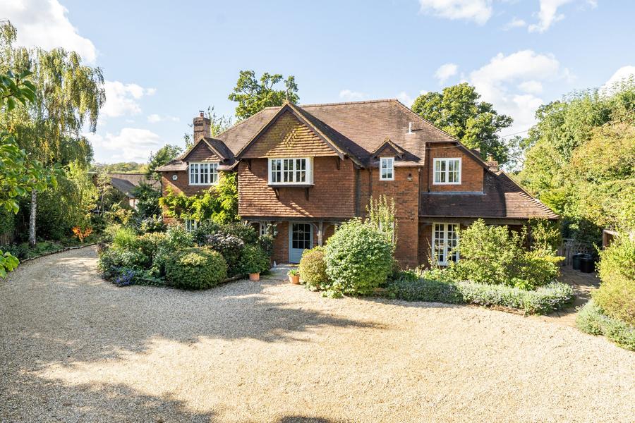 5 bedroom  detached house for sale