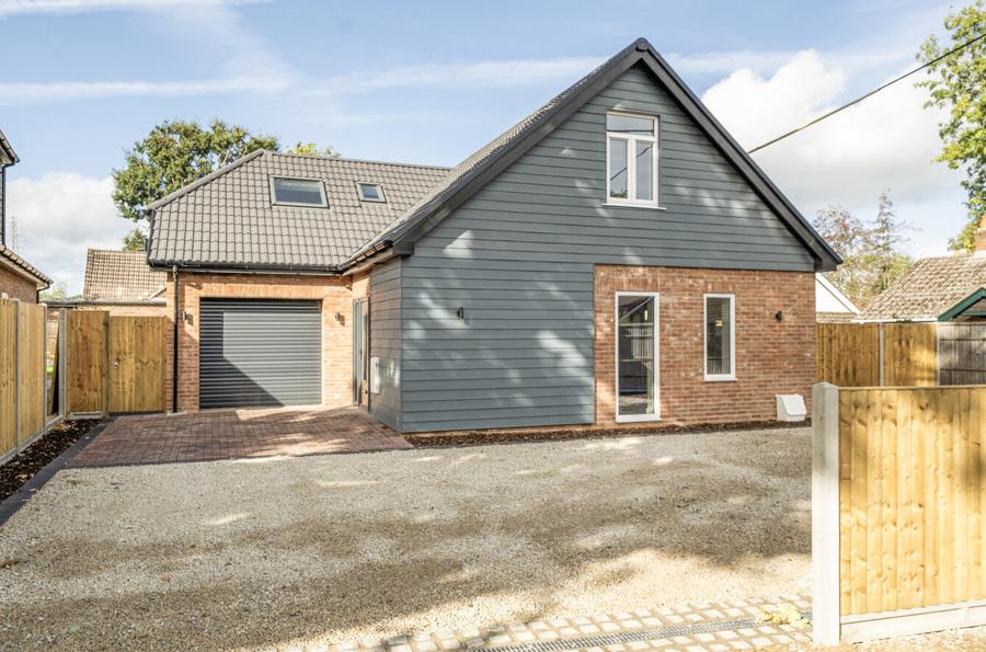 3 bedroom  detached house for sale