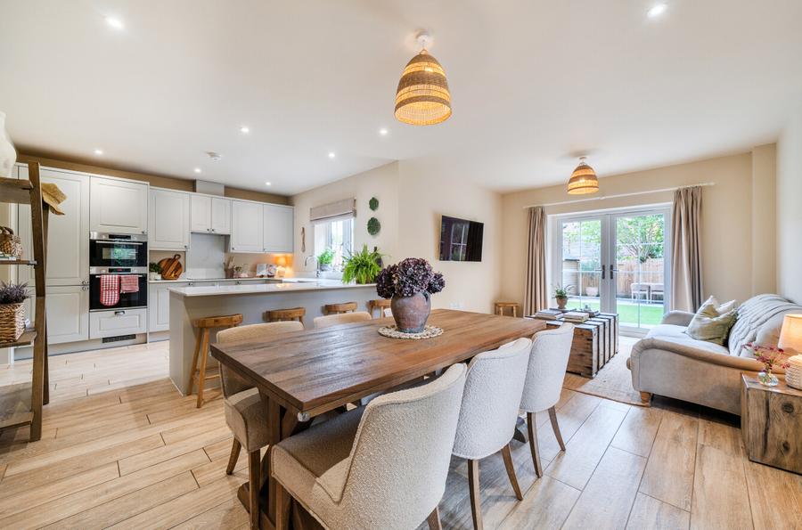 3 bedroom  semi-detached house for sale