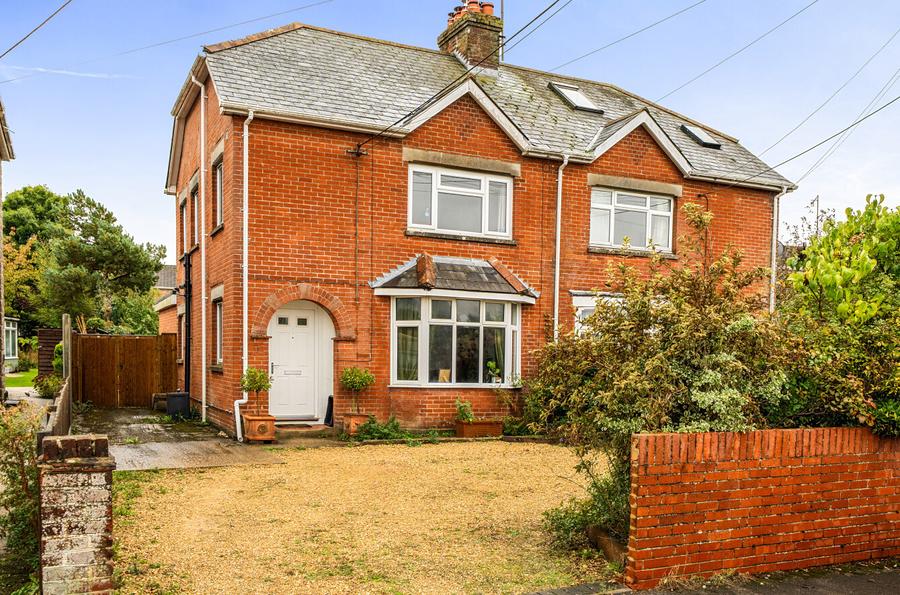 3 bedroom  semi-detached house for sale