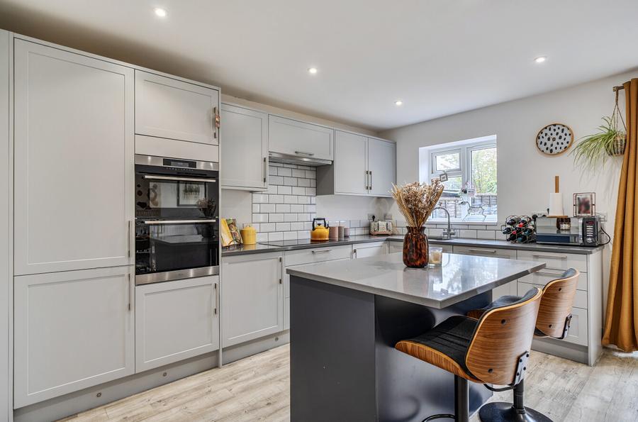 3 bedroom  semi-detached house for sale